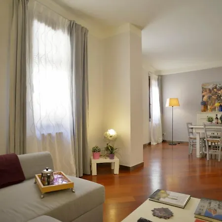 Super In Santa Croce District Apartment